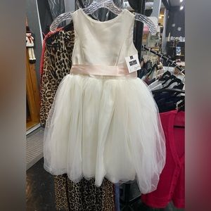 David’s Bridal Girls size 8 Flower Girl Dress